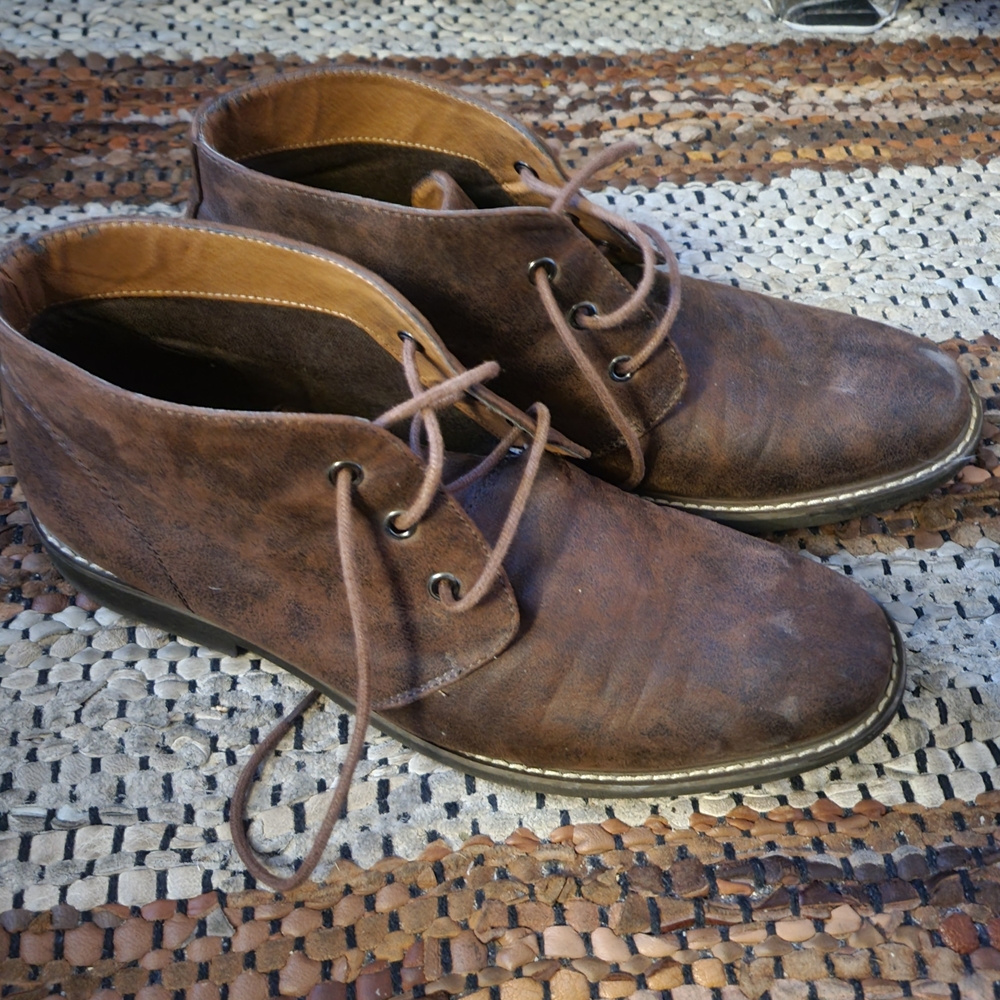 Guess Men's Distressed Brown Chukka Boots